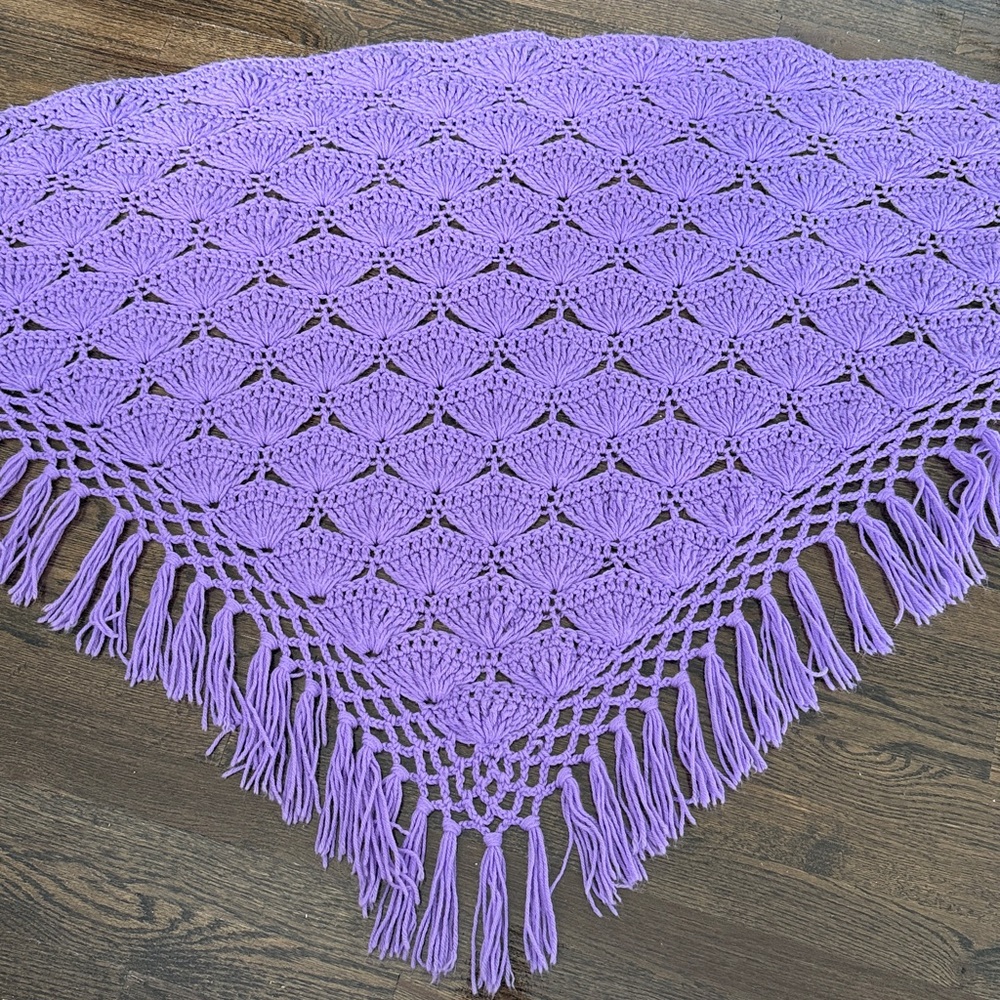Vintage Handmade Lavender Crochet Fan Pattern Wrap with Fringe - Picture 10 of 11